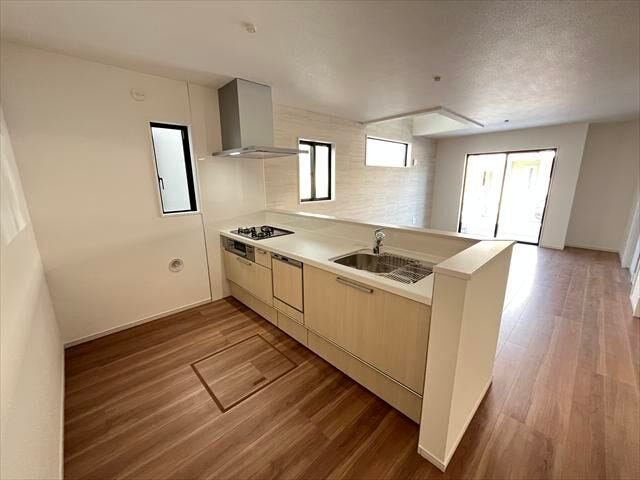 機能的なワークスペースを実現した対面式キッチン。