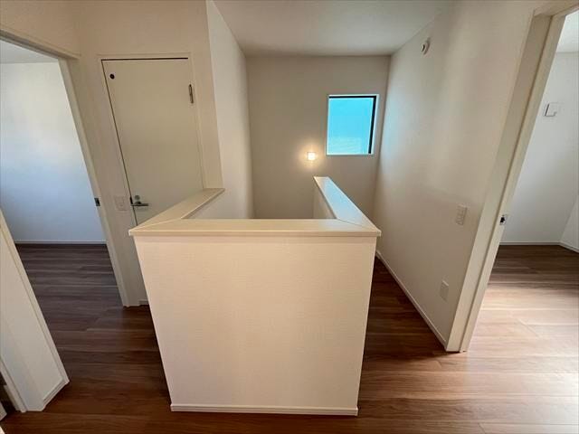 2階廊下:コの字の廊下スペース。各居室の中心にあり、廊下で顔を合わせることができ、コミュニケーションが取りやすいですね。