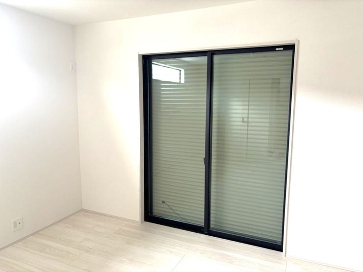 シャッター雨戸 同仕様
長期の旅行や台風などの災害に役立ちます!