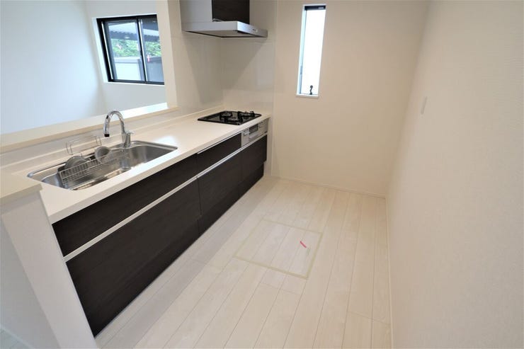 キッチン 同仕様
使い勝手の良いカウンターシステムキッチン♪
家族の様子を見守りながら家事ができます♪