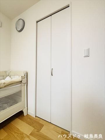 ≪7.5帖洋室WIC≫ウォークインクローゼットはお洋服はもちろん、スーツケースなどの大物もしっかり収納できます。