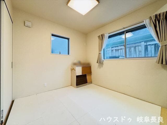 ≪4.5帖≫リビング横の和室です。キッズスペースとしても活躍できるお部屋です。