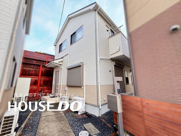 【外観】
平成25年2月完成、木造2階建の中古戸建です♪リフォーム後の引き渡し、阪急高槻市駅よりバス乗車12分「南大樋町」下車 徒歩7分の便利な立地です♪