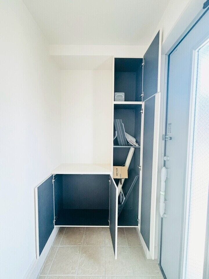 大容量のシューズボックスで靴の種類や季節に応じて多くの靴を収納でき、家族全員分の靴を一箇所にまとめて管理できます♪