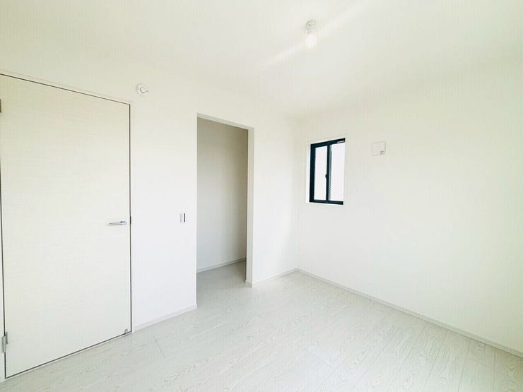 家庭内であふれがちな季節物やストック品をまとめて収納するスペースにもできます!