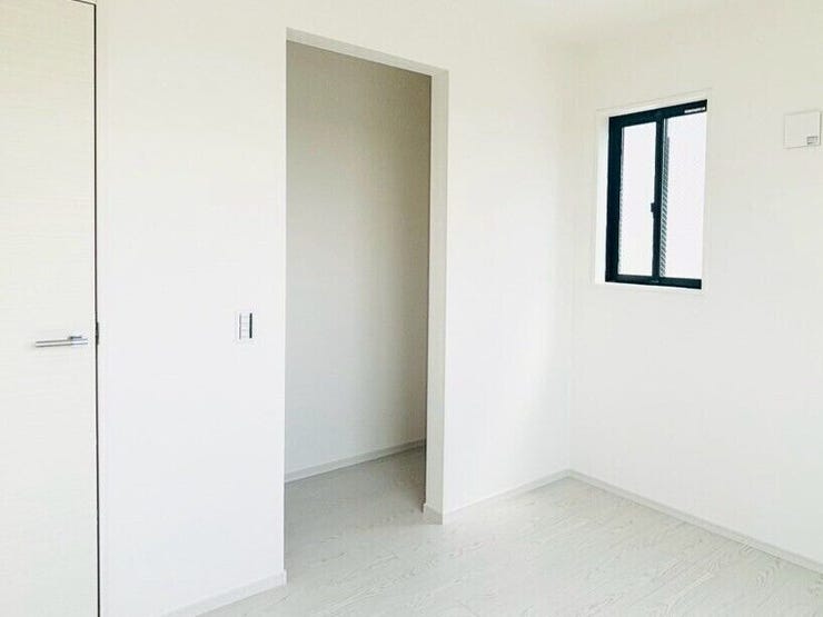 WICは広々とした収納エリアにより、衣類だけでなく、バッグ、靴、アクセサリーなどを一箇所にまとめて収納できます。