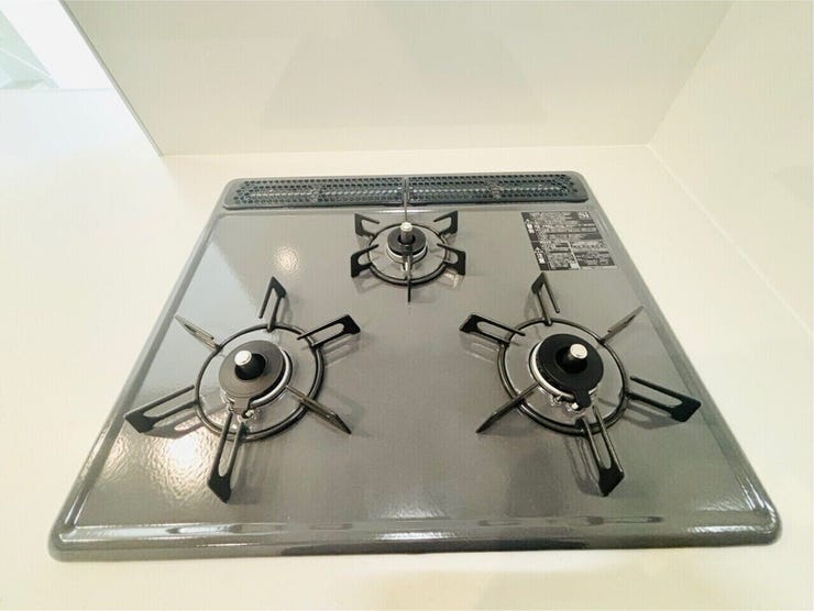 三口コンロは大人数分の料理を手早く準備する際に便利です。大家族の方やパーティーやイベントのときにも活躍します!