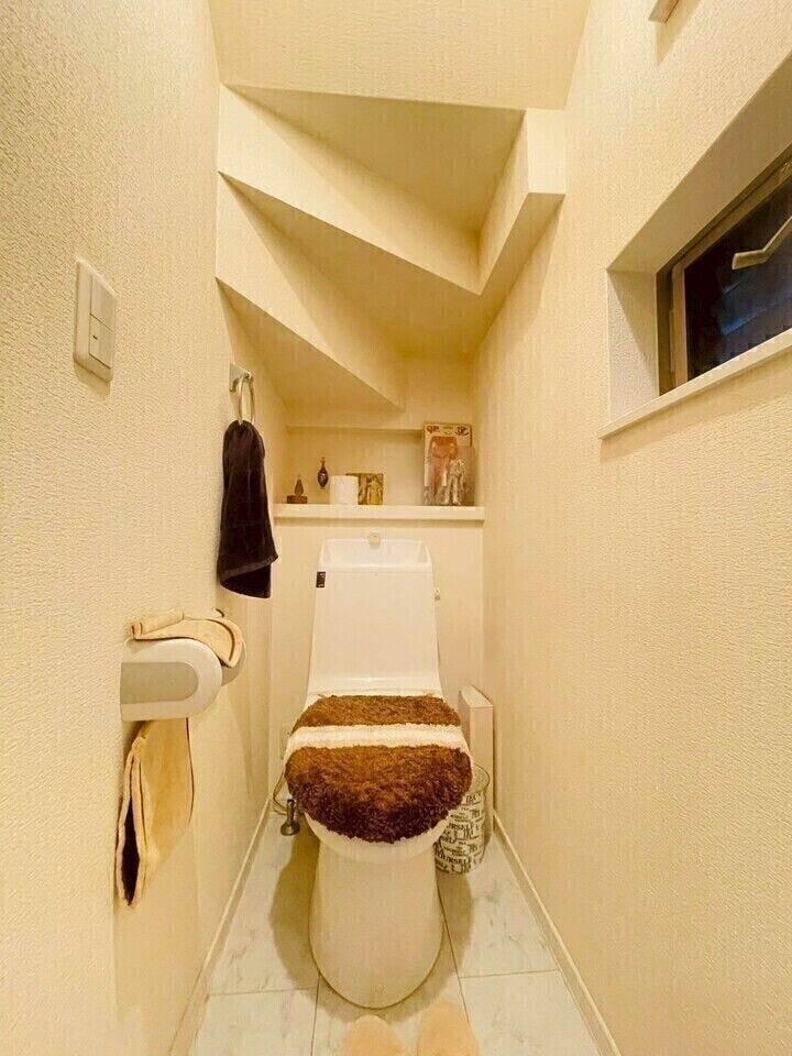 お手洗いは2カ所あり、ゲスト用として使うことも可能◎
※小物類を除去する修正をしております。