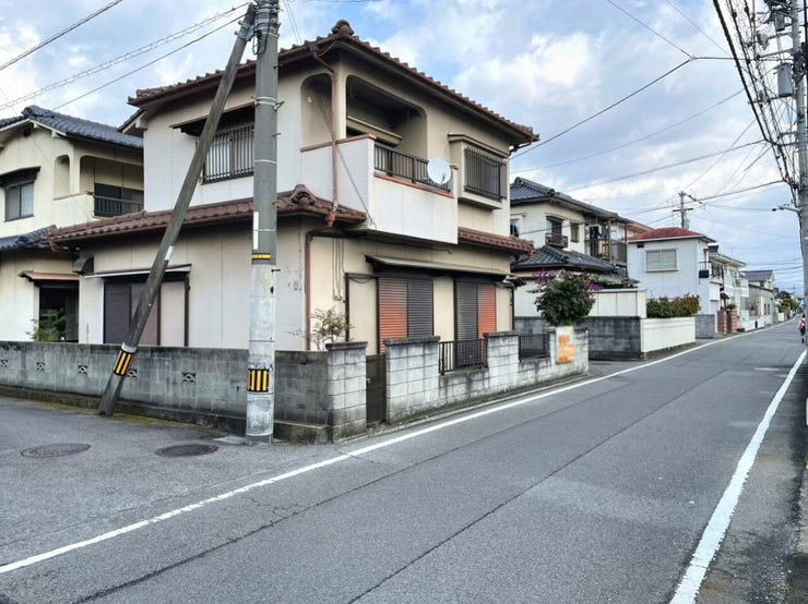 外観を南西側より撮影