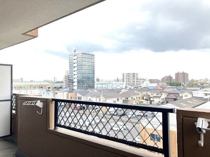 ◇バルコニー眺望写真◇
家からの眺望には暮らす人の心を和ませ、生活に潤いをもたらす重要な役割があります。