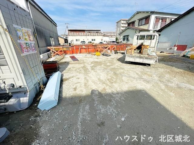 間取りは洋風和室を備えた4LDK。車種によりお車2台並列駐車可能です。
建築はこれからですが、物件周辺を見て回りませんか?建物だけでなく周辺の生活環境も物件購入には大切な要因です。