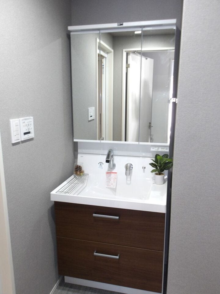 洗面からお化粧まで!忙しい朝の準備にぴったりな独立洗面台付き