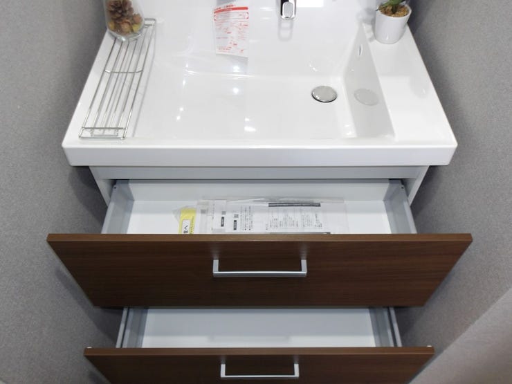 独立洗面台の収納もたっぷり