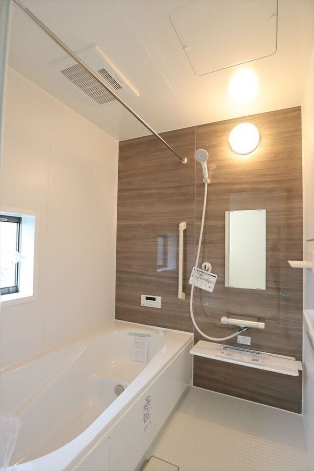 【同社施工例】窓つきの1坪バスでゆったりと快適なバスタイムを!