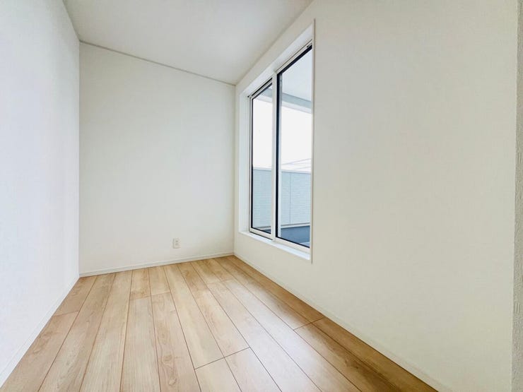 2階にあるファミリークロークは、バルコニーに面しており、雨の日の洗濯物を干すなど、お好きな用途でお使いいただけます!