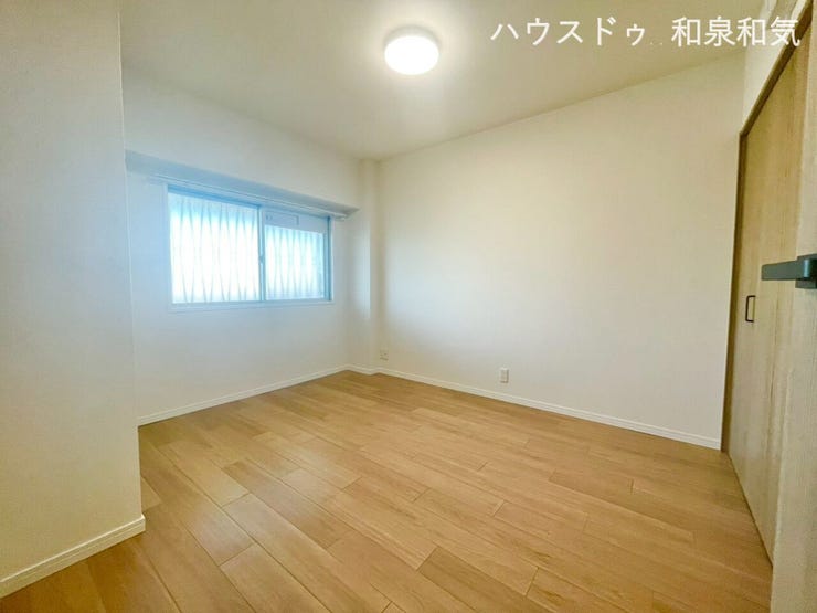 5.6帖の洋室です。寝室としてもお使いいただけます