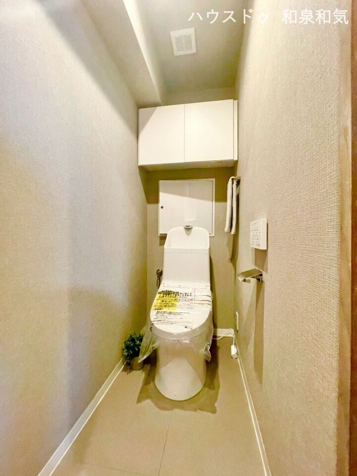 清潔感あふれる、ウォシュレット付きトイレ