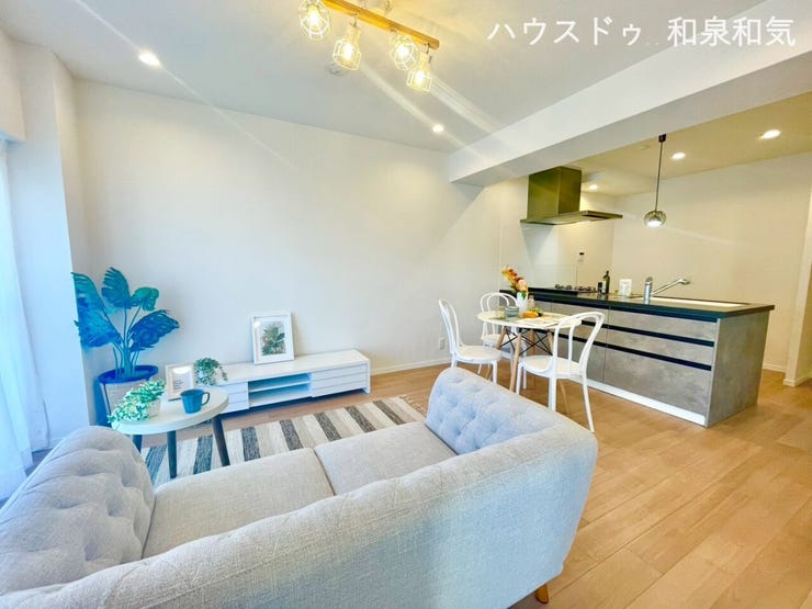 広々としたリビング空間でゆったりくつろげます。