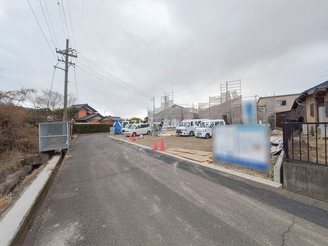 車がスピードを出しにくいため、交通事故のリスクが低減されます。歩行者や自転車が安全に通行しやすい環境です。