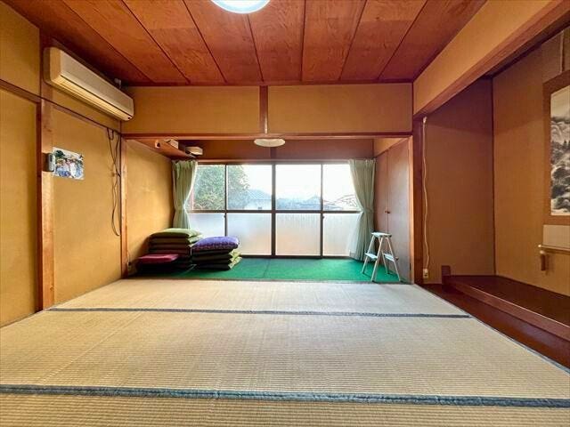 お客様を迎えるのにも十分な広さの6畳です。(2025年12月15日撮影)