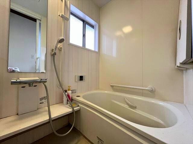 浴室は交換済。1日の疲れがしっかり取れそうです。(2025年12月15日撮影)