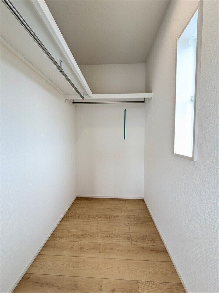 【同社施工例】洋服がシワにならず探しやすいウォークインクローゼットは嬉しいですね