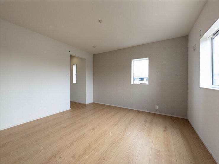 【同社施工例】カラークロスを貼ったスタイリッシュな印象のお部屋です