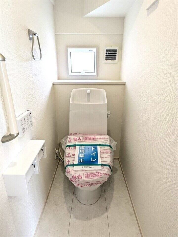 【同社施工例】2箇所あるトイレは快適な温水洗浄便座付き