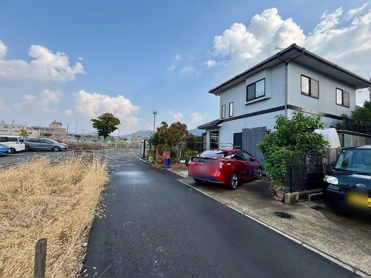 【外観】
平坦な土地の為、車の乗り入れも楽々ですね♪