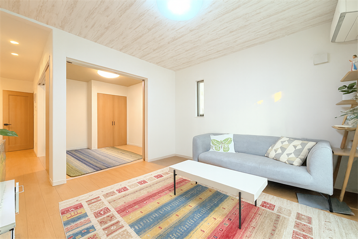 広々とした空間にスッキリと家具を配置すれば、
いつでも片付いた状態をキープできます。