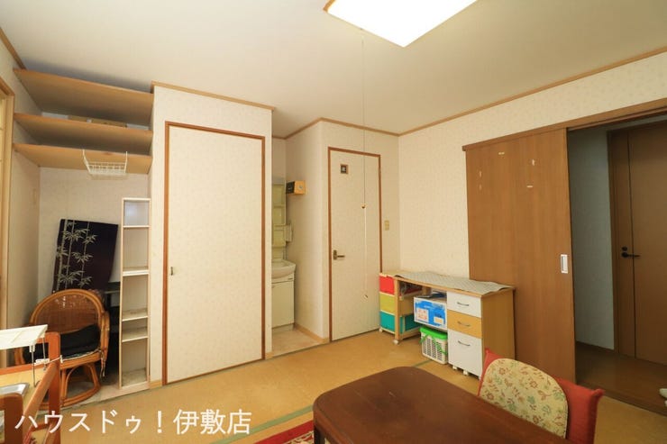 本名町 中古戸建 【1F和室】
1F和室には洗面台やトイレがあり、両親や客間としても使用できます