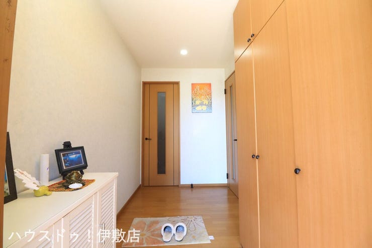 本名町 中古戸建 【玄関】
ゆとりのある玄関フロアは気持ちにもゆとりをもって行動ができそうですね