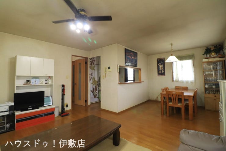 本名町 中古戸建 【リビング】
売主様居住中の為、内覧の際には事前のご予約が必要となります。詳しくはお問い合わせください。
