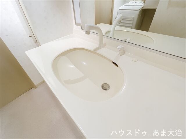ゆとりある洗面スペース。お手入れもしやすそうです♪ ※居住中につき室内をCGにて家具消しをしたものです。