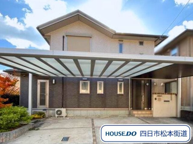 【外観】
泊山小学校/南中学校エリアに建つ広いカーポートのある太陽光発電システム搭載の4LDK♪周辺環境の確認を兼ねて一度ご見学してみませんか。
(2025年11月28日 撮影)