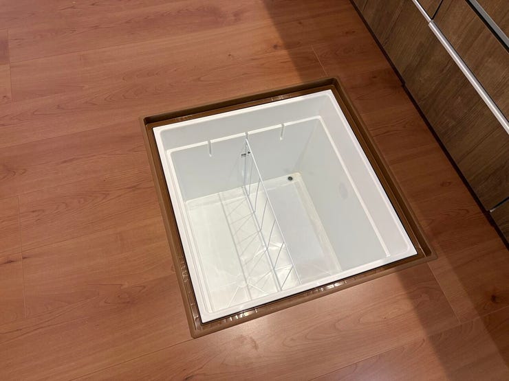 床下収納
湿気などに影響されにくい為、防災グッズや保存食、日用品なども収納できますね♪