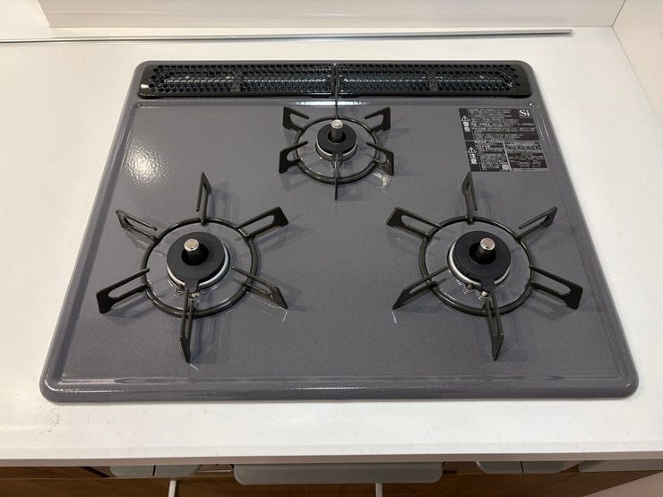 3口コンロ
一度にたくさんのお料理が作れます♪
家事がはかどりそうですね♪