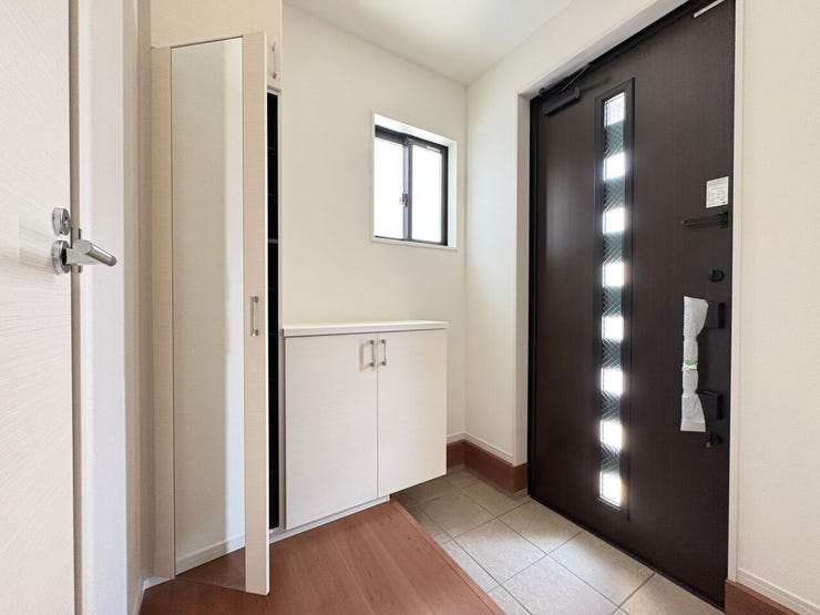 収納力十分なシューズボックス付き玄関♪