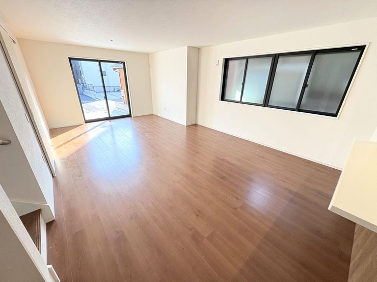 明るく開放的な広々リビング♪
一家団欒の時間が増えそうですね♪