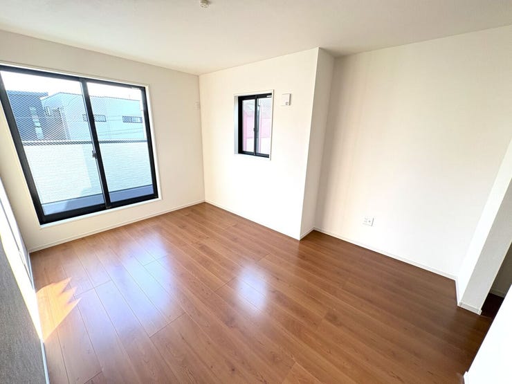 洋室7.2帖
バルコニーに面したお部屋です!