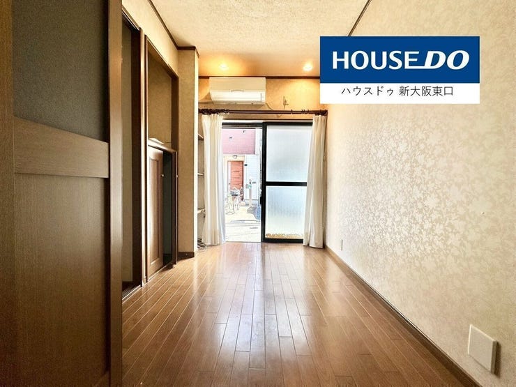 一階洋室。収納たっぷりです。