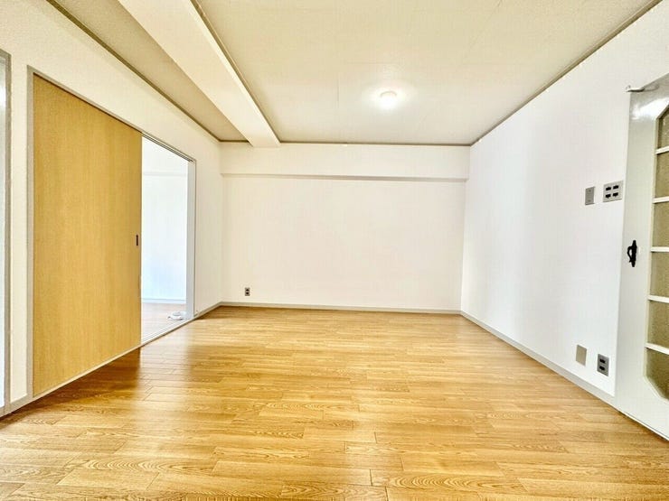 天井が高く開放的なリビング。