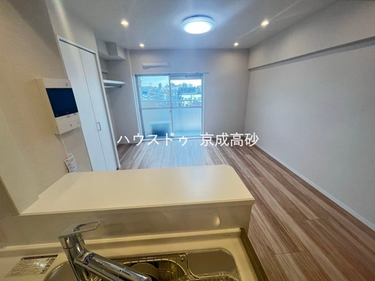 女性に人気の対面キッチン。お料理しながらご家族とのコミュニケーションが取れるのは対面だから出来ること。小さいお子様を見守りながらの家事は安心ですよね!