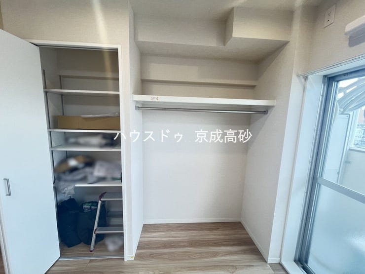 大型のクローゼットです!
これだけの収納力があれば部屋もスッキリ保てますよ!