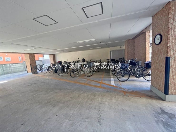 きちんと整備された駐輪場。住む方の心遣いが感じられます。空き状況は、お気軽にお問合せください。