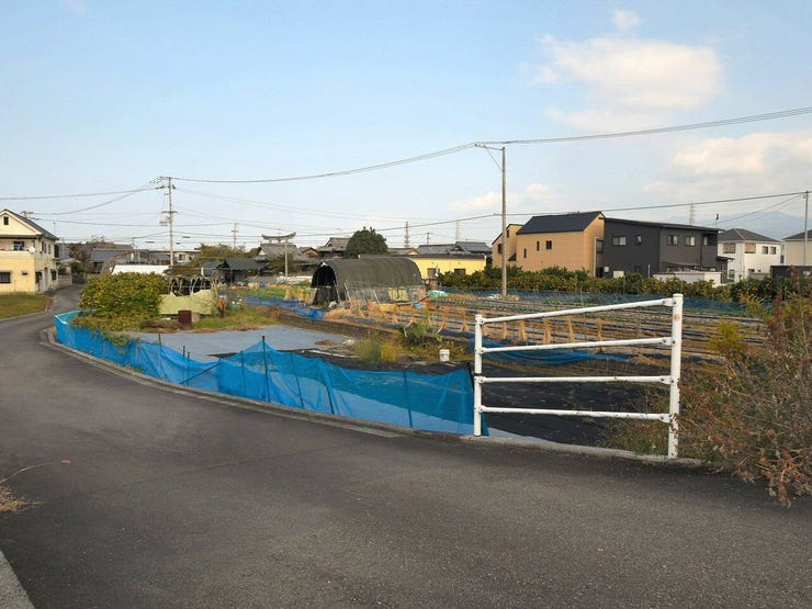 外観を南西側より撮影