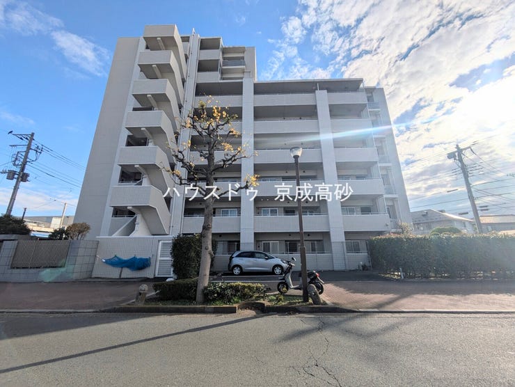 【外観】
新規内装リフォームマンション