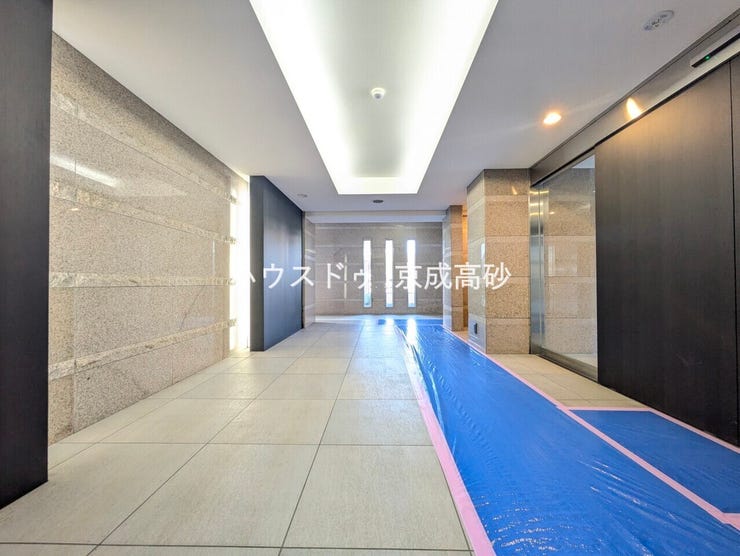 エントランス内部は、管理が行き届き清潔な共有スペースとなっています。