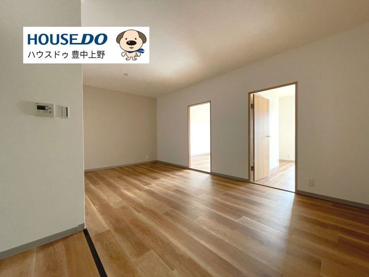 【リビング】
綺麗な長方形のLDK!リフォーム済みのため、お部屋の中心・ご家族の中心として快適にお過ごしいただけます!