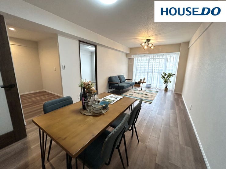 約16.7帖LDKは自然のぬくもりがや柔らかさを兼ね備えた心地よい空間♪縦長リビングなので家具をレイアウトしやすい☆2026年1月クロス・フローリング張替え、建具新調☆(家具付物件ではございません)